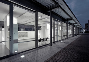 Rudolf-Chaudoire-Pavillon Beleuchteter Rudolf-Chaudoire-Pavillon in der Dämmerung